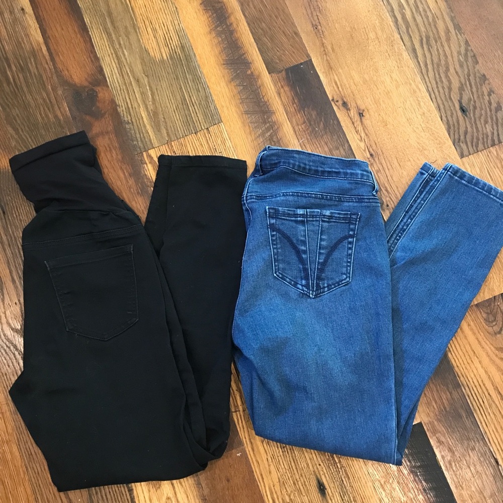 Bundle of two pairs of maternity jeans